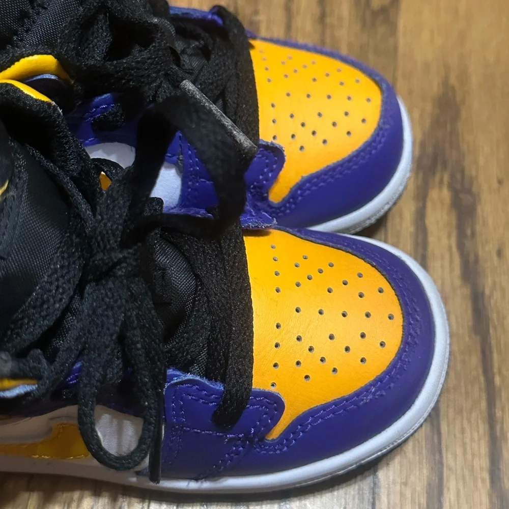 Nike Air Jordan 1 Mid Lakers Sneakers - Picture 5 of 10